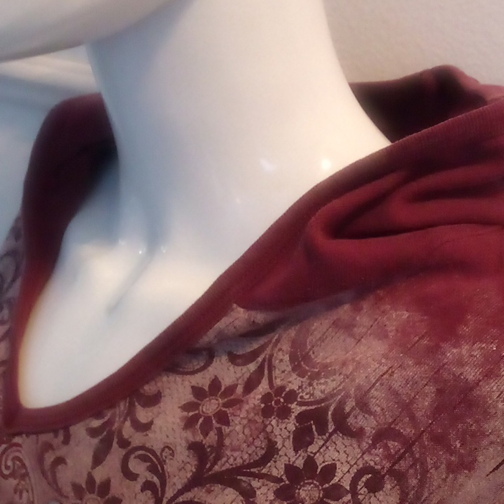 Burgundy Top with Hoodie, Crinkle 3/4 Sleeves & French Phrases - Picture 3 of 8